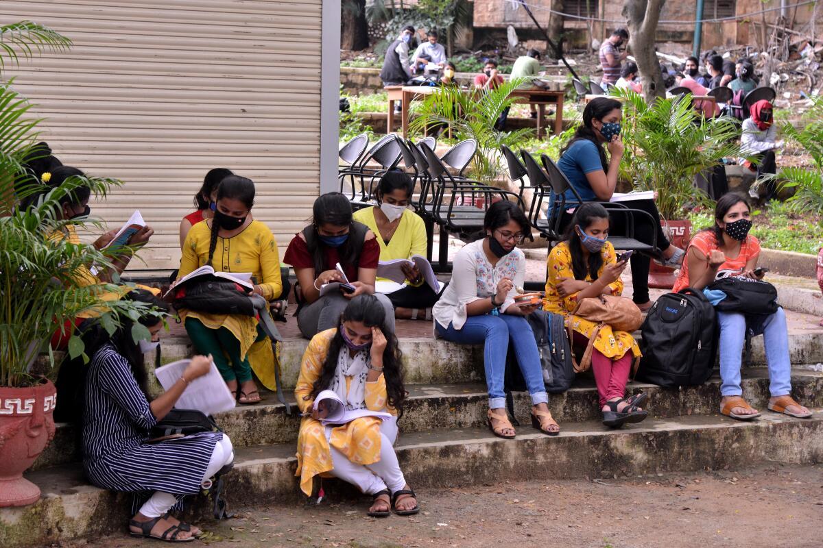Government Colleges: ప్రభుత్వ డిగ్రీ కాలేజీల్లో 11 కొత్త కోర్సులు... చదువుతో పాటు నెలకు రూ.7 వేల స్టైపెండ్!