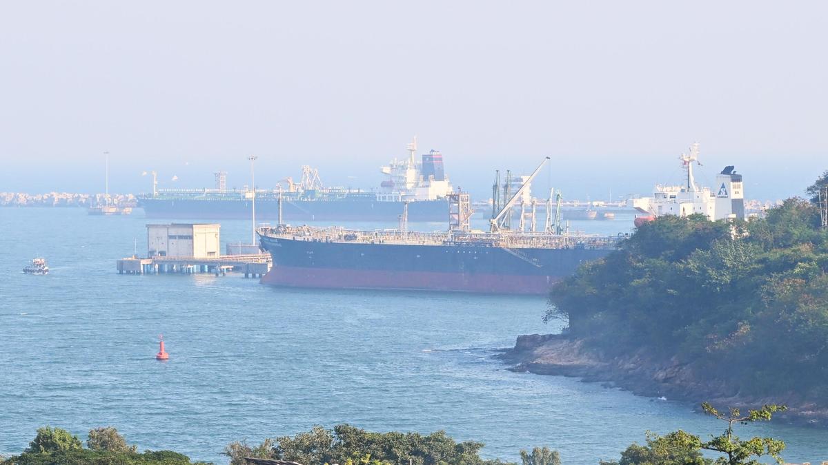 Visakhapatnam: విశాఖ పోర్ట్ అరుదైన రికార్డు.. అంతర్జాతీయ 'L2 గ్రీన్ పోర్ట్' గుర్తింపు సొంతం..!