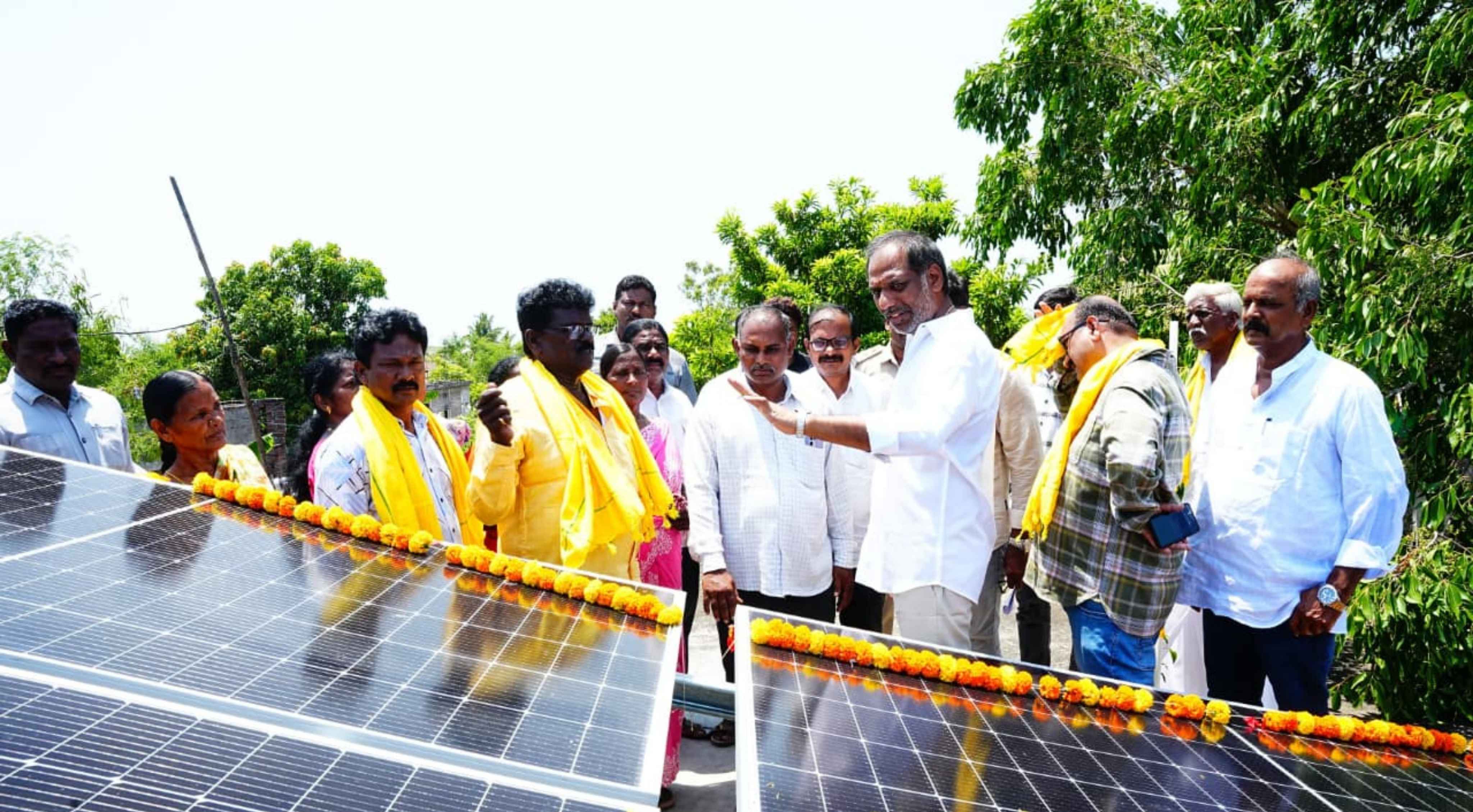Electricity: పీఎం సూర్యఘర్ పథకంతో విద్యుత్ ఖర్చులకు చెక్.. అద్దంకిలో సోలార్ యూనిట్లను ప్రారంభించిన మంత్రి గొట్టిపాటి!