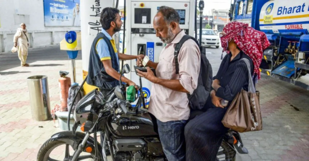 Fuel prices India: సామాన్యుడికి మరో భారీ వాత?: లీటరు పెట్రోల్‌పై ఇంకో రూ. 20 నుండి రూ. 33 పెరిగే ఛాన్స్!